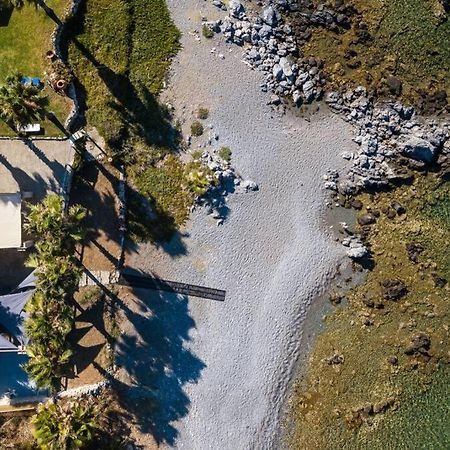 Villa Proto Helidoni - A Cozy Beachfront Villa Petres  المظهر الخارجي الصورة