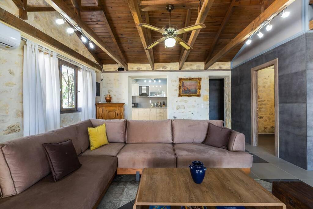 Villa Proto Helidoni - A Cozy Beachfront Villa Petres  المظهر الخارجي الصورة