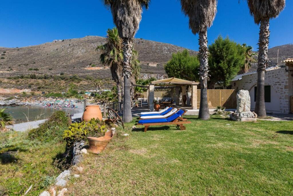 Villa Proto Helidoni - A Cozy Beachfront Villa Petres  المظهر الخارجي الصورة