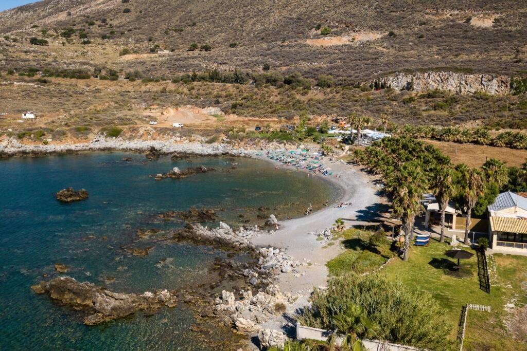 Villa Proto Helidoni - A Cozy Beachfront Villa Petres  المظهر الخارجي الصورة