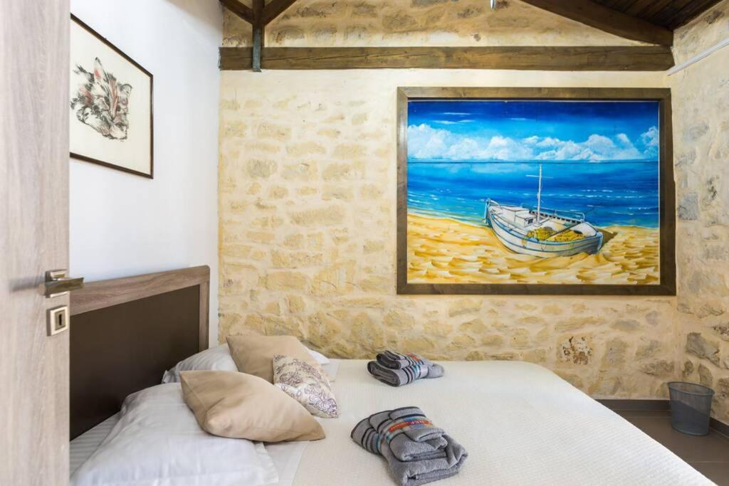 Villa Proto Helidoni - A Cozy Beachfront Villa Petres  المظهر الخارجي الصورة