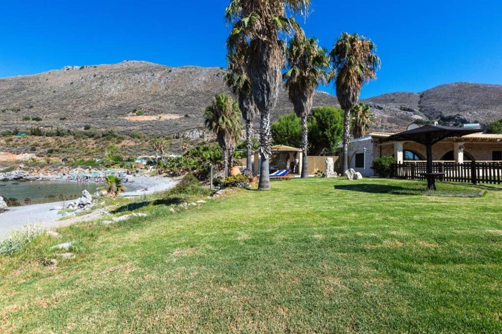 Villa Proto Helidoni - A Cozy Beachfront Villa Petres  المظهر الخارجي الصورة